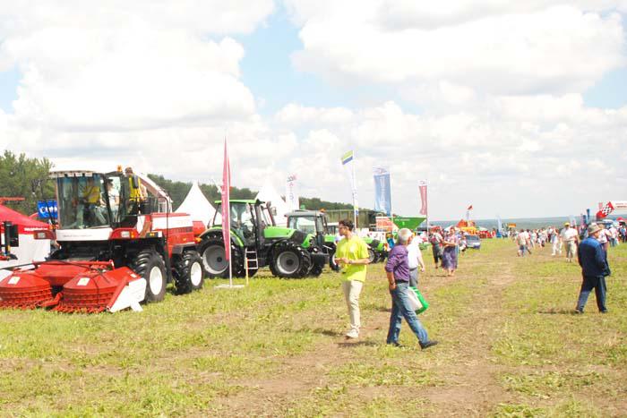 Гвоздем фестиваля стала экспозиция современной техники, оборудования предприятий сельскохозяйственного машиностроения