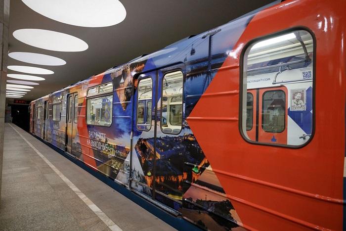 В Новосибирском метрополитене начал курсировать тематический поезд «Нижний Новгород: 100% настоящая Россия»