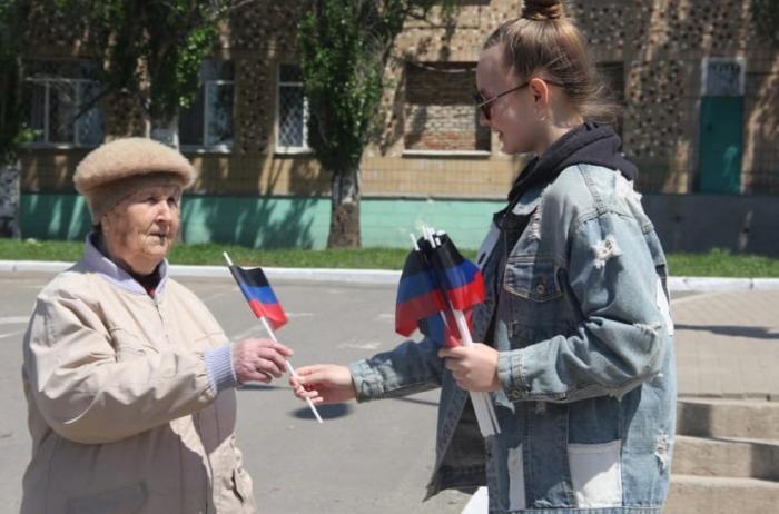 В Тельмановском районе ДНР прошла акция «Три цвета гордости и славы»