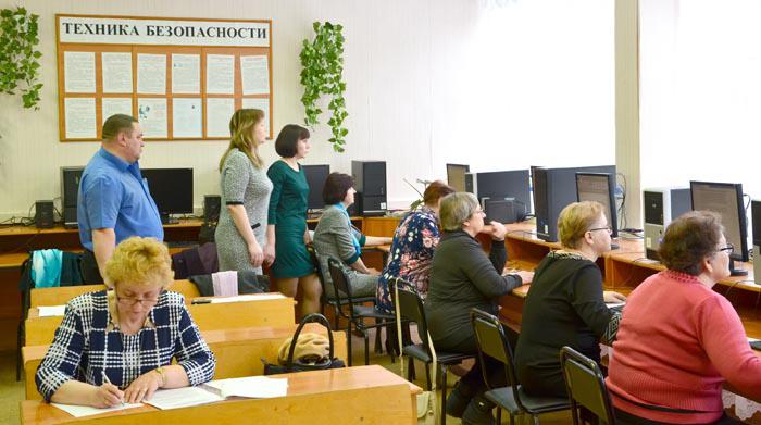 Участники регионального этапа VII-го Всероссийского чемпионата по компьютерному многоборью среди пенсионеров