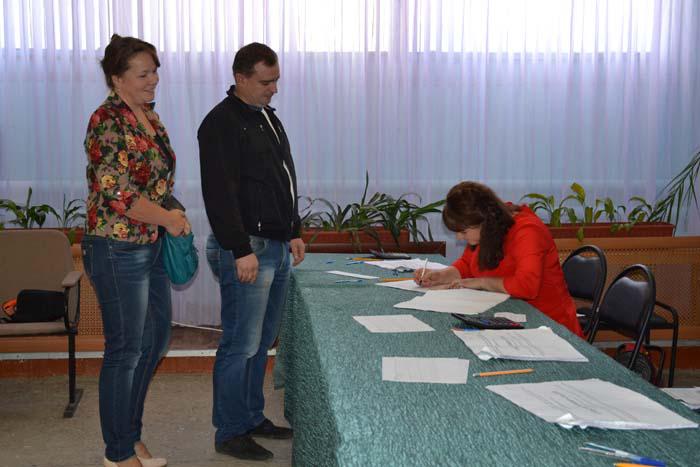 Супруги Санаевы выполнили гражданский долг, придя на избирательный участок №4 в Ардатове и проголосовав за кандидатов