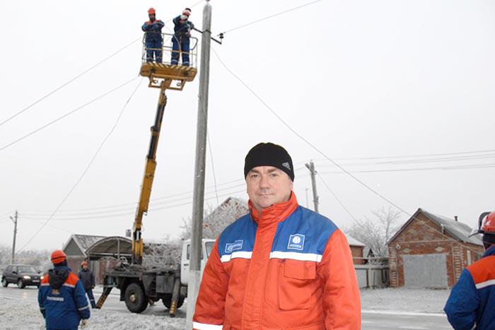 Водитель-электромонтер Василий Александрович Пурюшин в своем коллективе в числе лучших